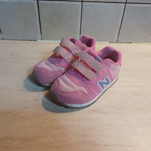 New Balance kids' athletic shoes size 23, like new, pink, double velcro