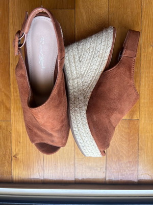 Comfortable platforms, size 38, heel 13cm with platform 4cm, only 7€