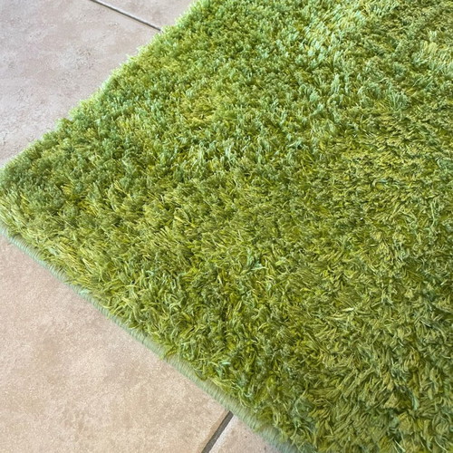 Shaggy rug like new with modern design