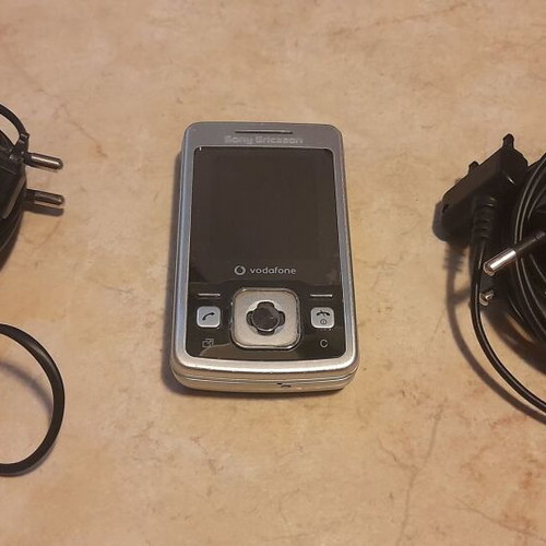 Sony Ericsson cell phone used with 2 chargers silver