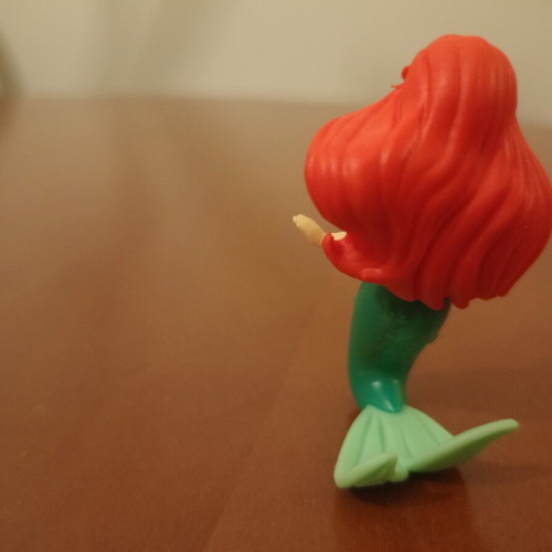 Disney Princess figures Ariel and Snow White set like new