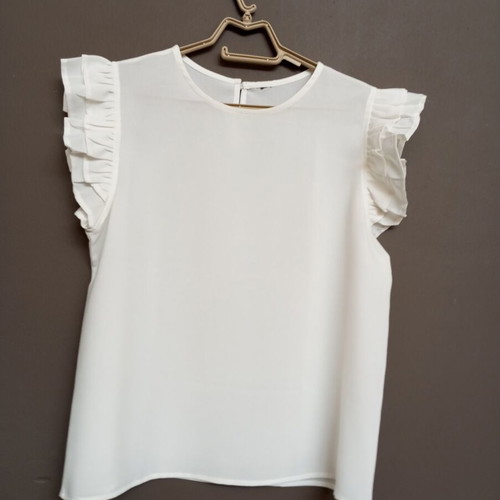 White blouse with ruffles and pearl back, L/XL