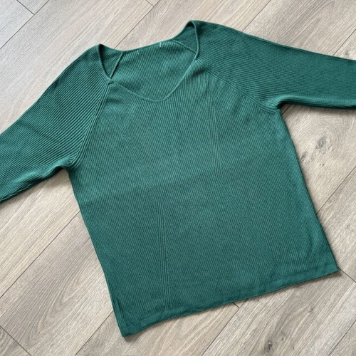 Dark green V-neck sweater size M/L