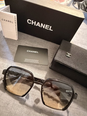 Γυαλιά ηλίου Chanel oversized σαν καινούργια, μαύρο και καφέ διαβάθμιση, full set