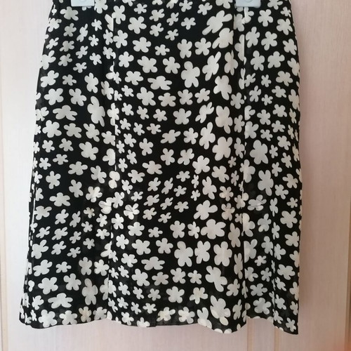 Alain Manoukian skirt L new with inner lining, pleated fabric