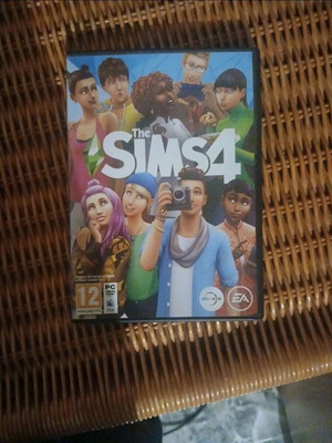Sims 4 CD video game like new, only opened