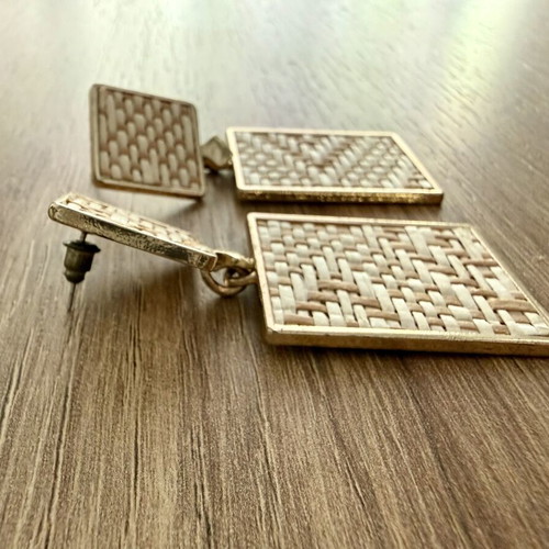 Vintage summer earrings used, beige and gold tone