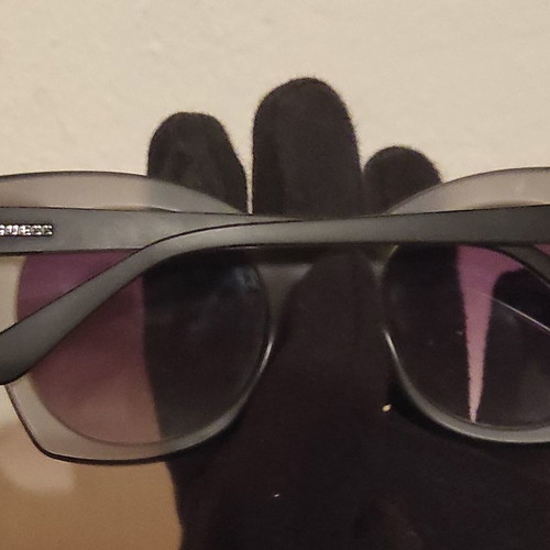 Guess sunglasses used with mirror lens and case