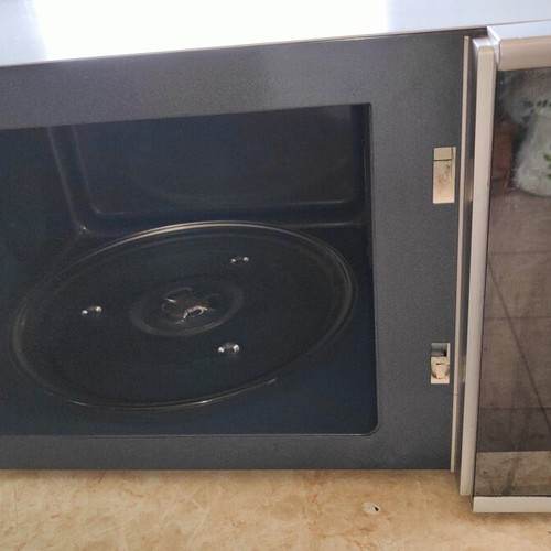 Rohnson Microwave Oven like new, fully functional