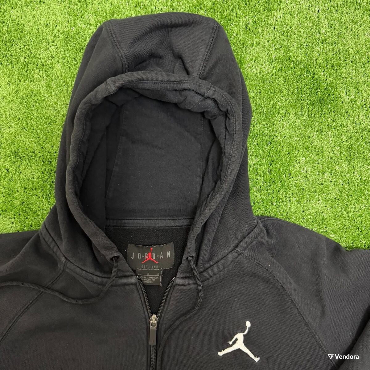 Air Jordan zip-up sweatshirt like new,… - € 12,99 - Vendora.cy