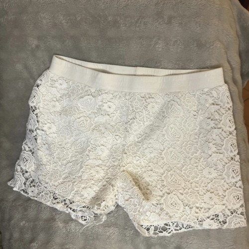 Gaudì Teen white embroidered shorts XS/S like new