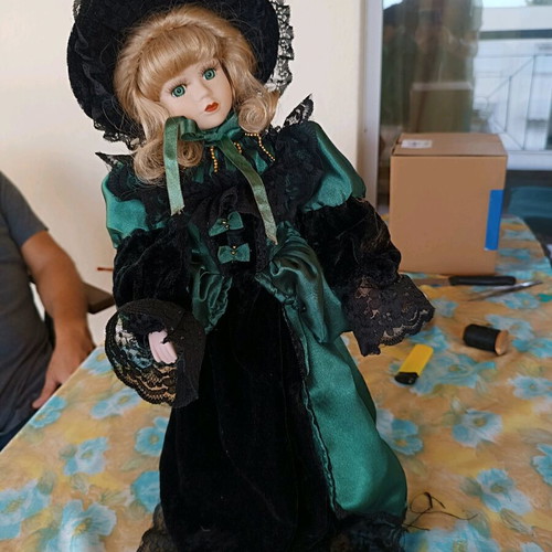 Porcelain doll like new, height 0.46 meters