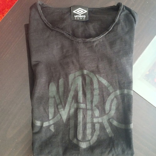 Umbro T Shirt like new, black, sizes M L