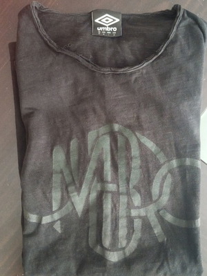 Umbro T Shirt like new, black, sizes M L