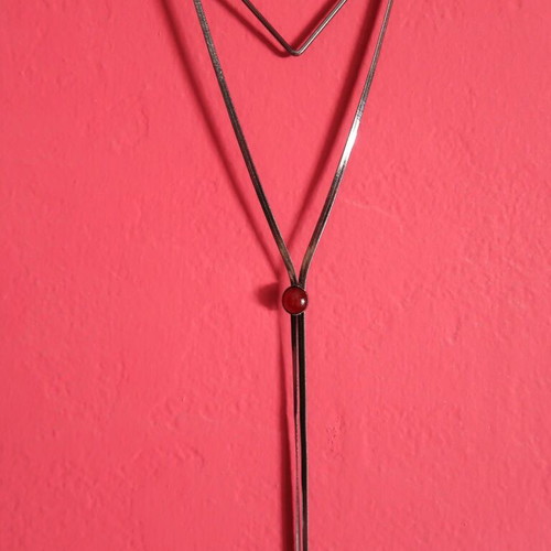Pull&Bear long necklace new with red stone and adjustable clasp