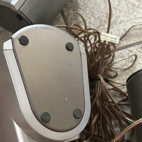 LG satellite speaker set of 4 used, floor-standing