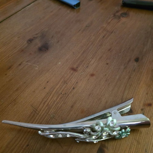 Vintage metal hair clip with flowers and rhinestones new, silver color