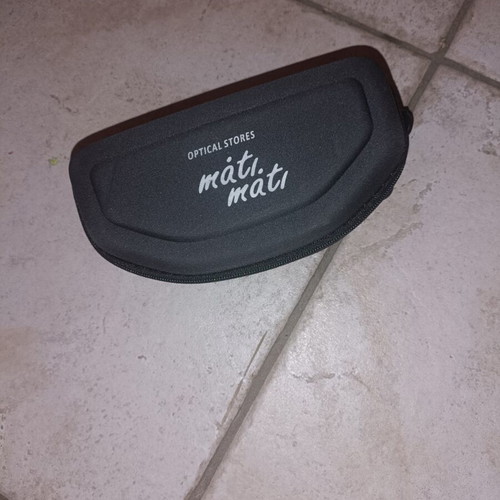 Mati Mati hard glasses case with zipper and hook, like new, black