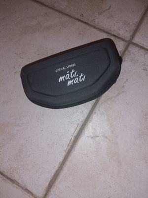 Mati Mati hard glasses case with zipper and hook, like new, black