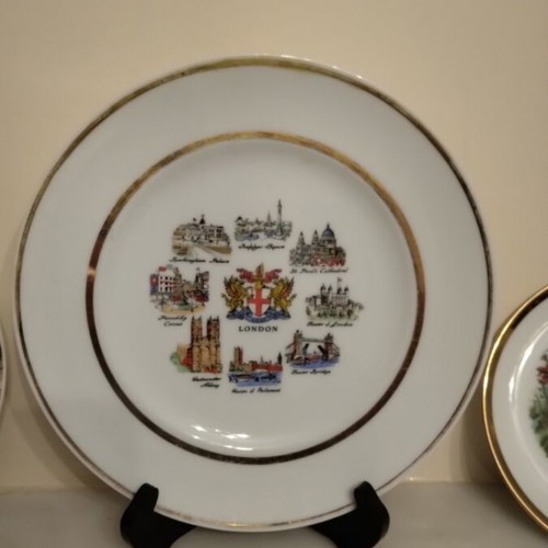 Porcelain decorative wall plates, like new, pack of 4