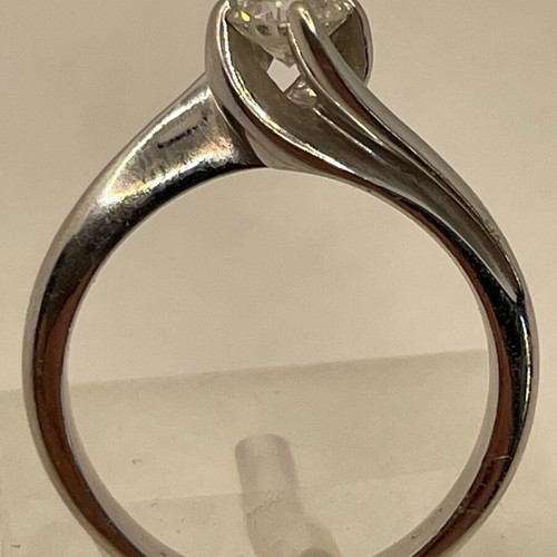 White gold 18k solitaire ring used with 0.27ct brilliant
