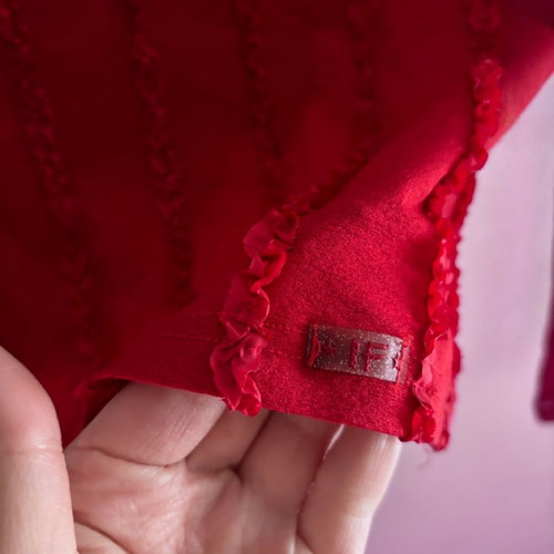 If blouse red used with transparent sleeves, size M