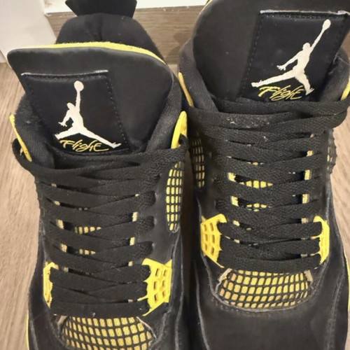 Nike Air Jordan 4 Retro Thunder 2023 sneakers, black/yellow, EU 44