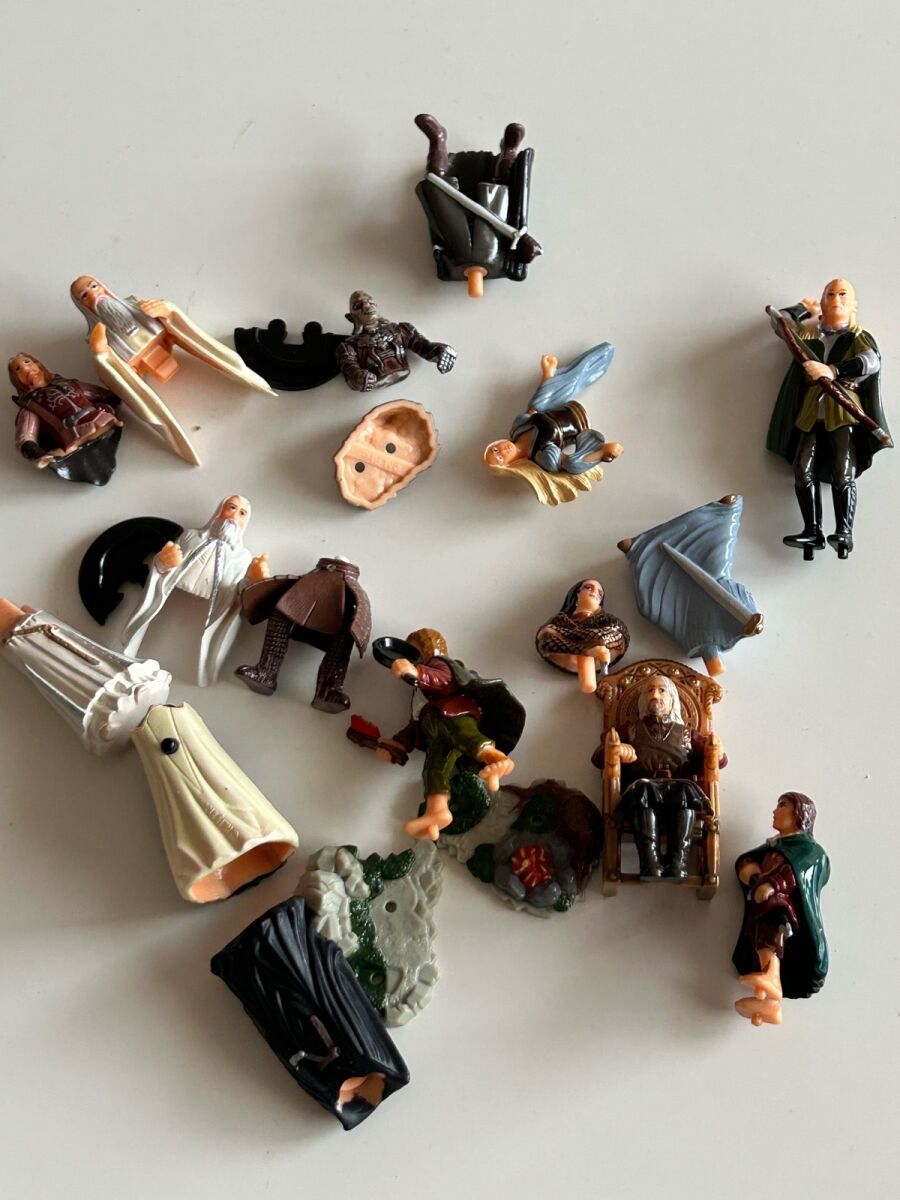 Kinder Surprise Lord of the Rings 2002,… - € 22,00 - Vendora.cy