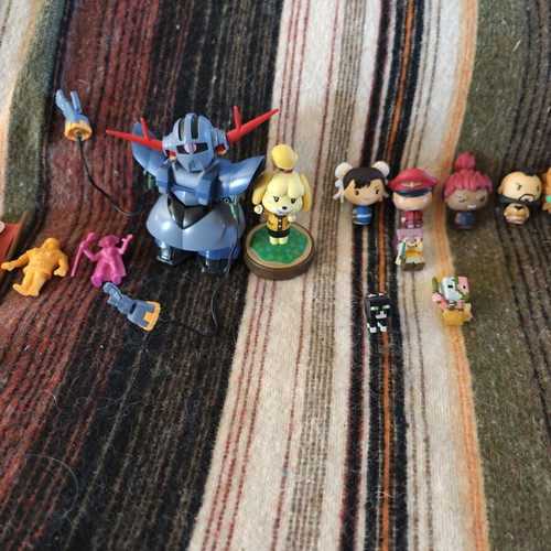 Mini figures like new, assorted set