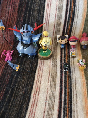 Mini figures like new, assorted set
