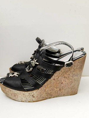 Save the Queen! Platform Sandals Size 40 Like New, Black