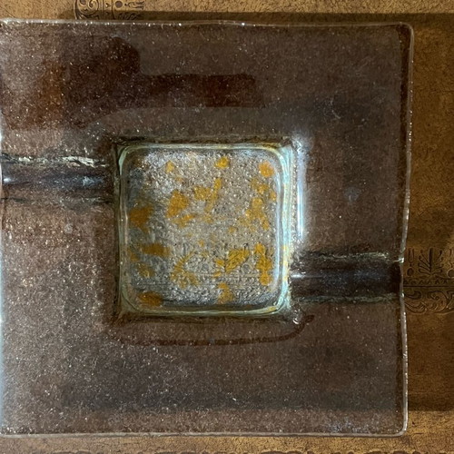 Decorative glass ashtray like new with modern design