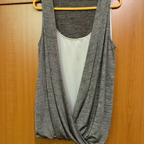 Sleeveless blouse like new, white and gray, size L
