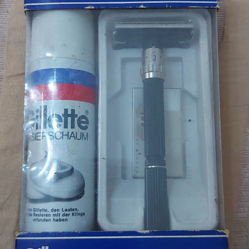 Gillette Black Beauty shaving machine new with precision heart box complete