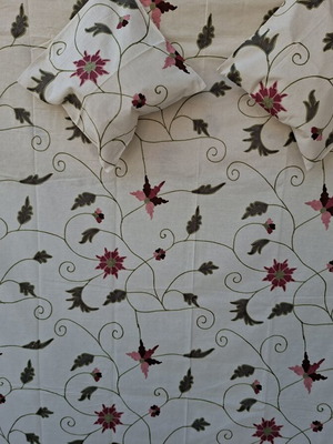 Bed cover with chain stitch embroidery and 2 cushions, 220×240 cm