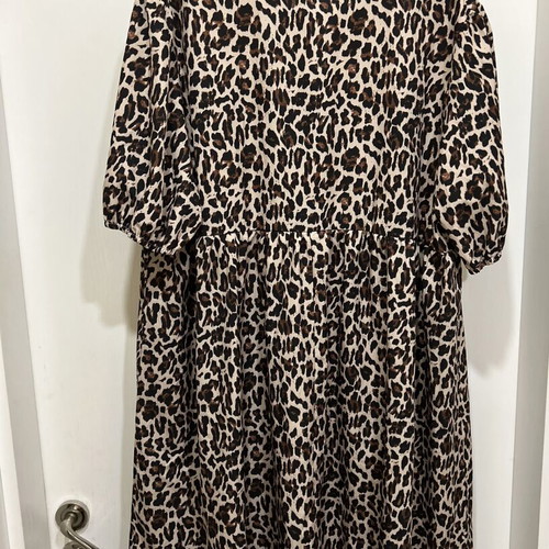 Polyester leopard print dress new, puff sleeves, smock style