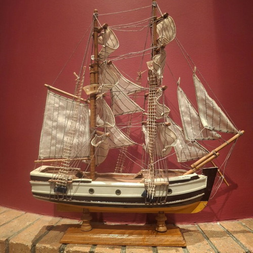 Wooden sailboat decorative model like new