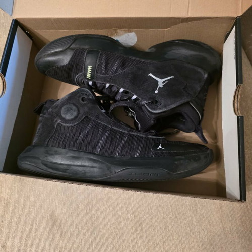 Jordan Jumpman 2020 sneakers used, size 42, black