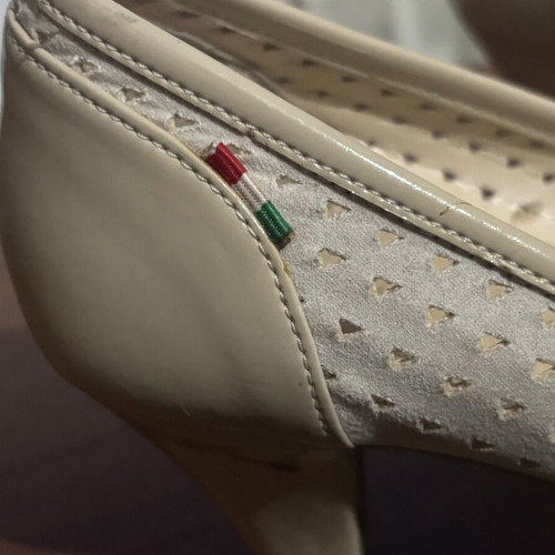 Moda Scarpino leather perforated pumps size 38 used beige cream