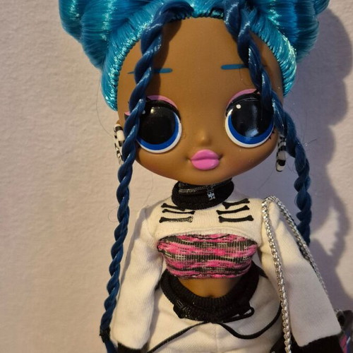 LOL OMG Chillax doll like new with accessories