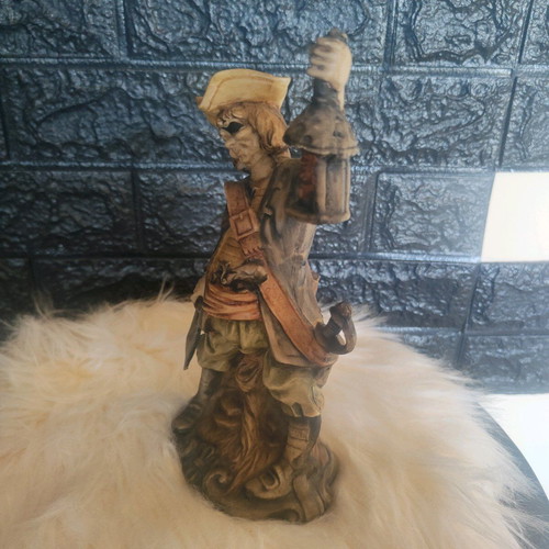 Vintage pirate figurine in excellent condition 22x14cm