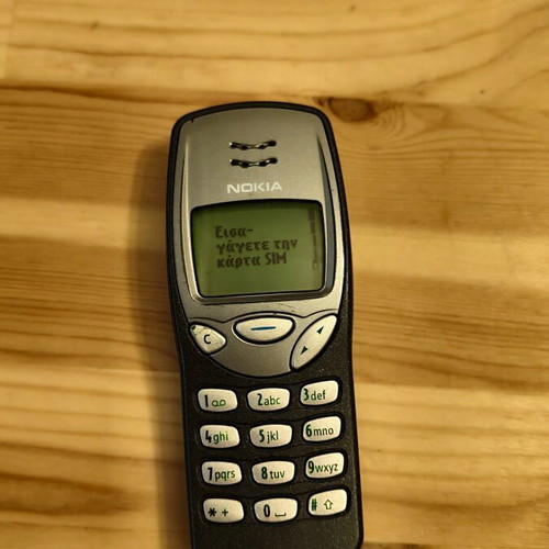 Nokia 3210 mobile phone with charger