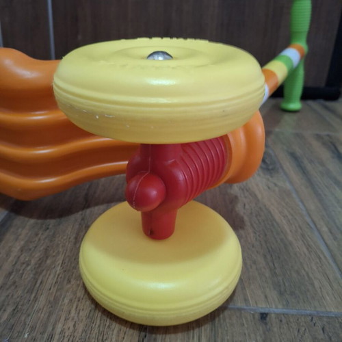 Plastic scooter with 4 wheels for learning