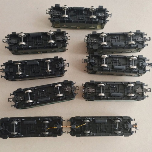 Passenger wagons HO scale used, pair