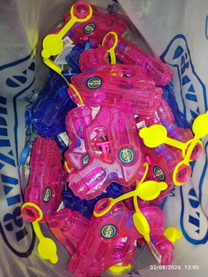 Water guns new, pack of 24, blue and pink