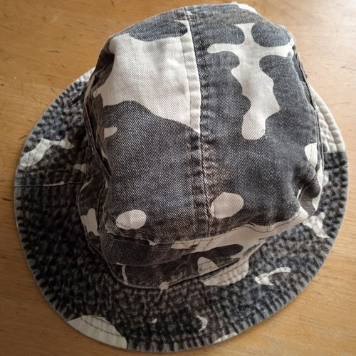 Men's camouflage hat like new, size 60, green and gray