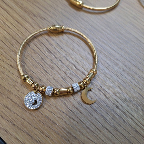 Stainless steel bracelet new, gold color with magnetic clasp and moon charm