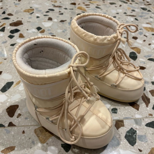 Moon Boot ankle boots like new, white, sizes 39-41