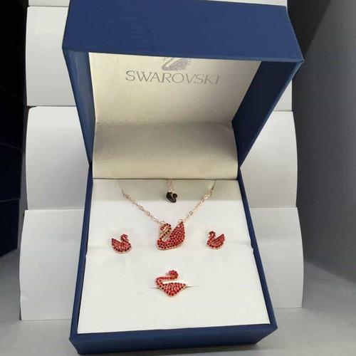Swarovski Swan Jewelry Set new, with luxury blue box