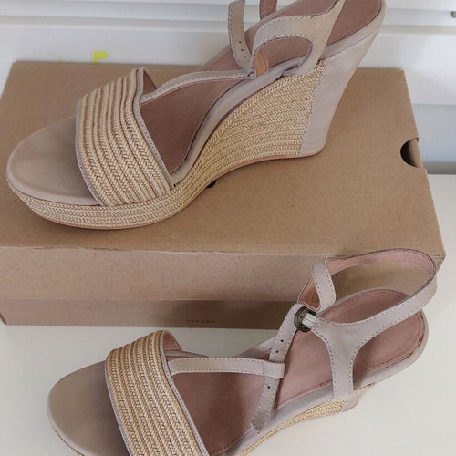 Ugg platforms size 41, like new, beige